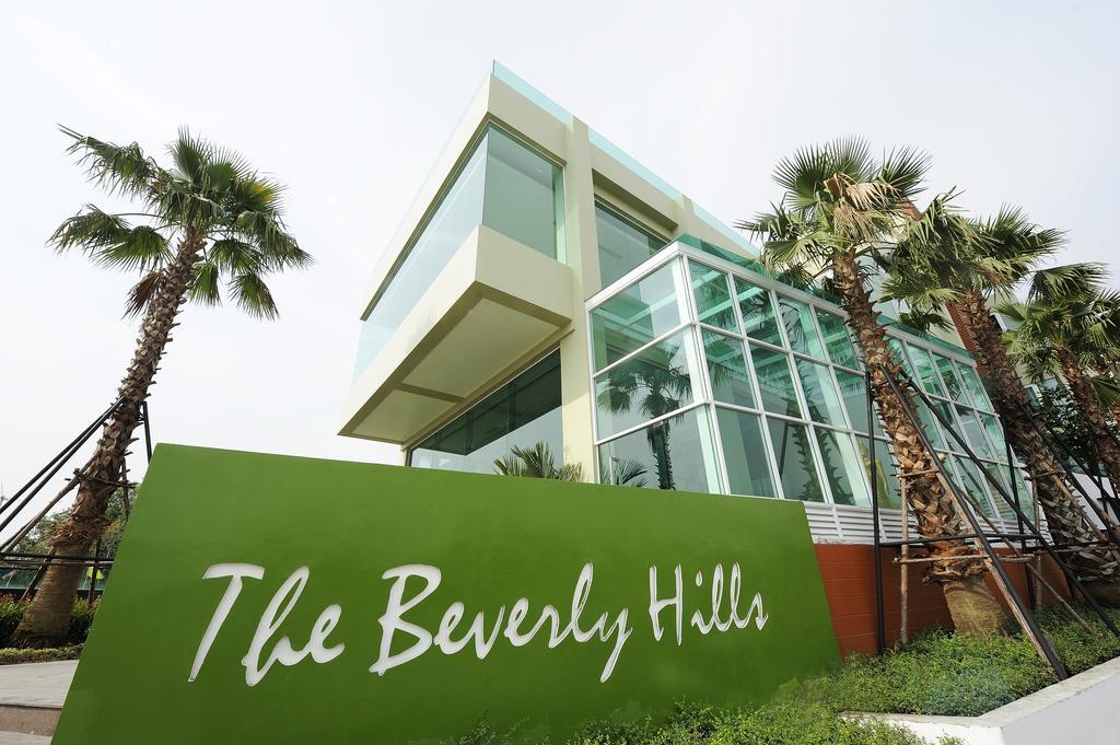 The Beverly Hills Hotel Накхонратчасима Экстерьер фото