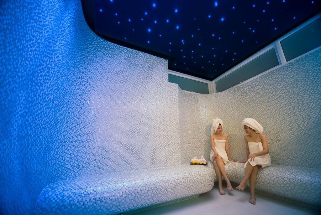 The Beverly Hills Hotel Накхонратчасима Экстерьер фото