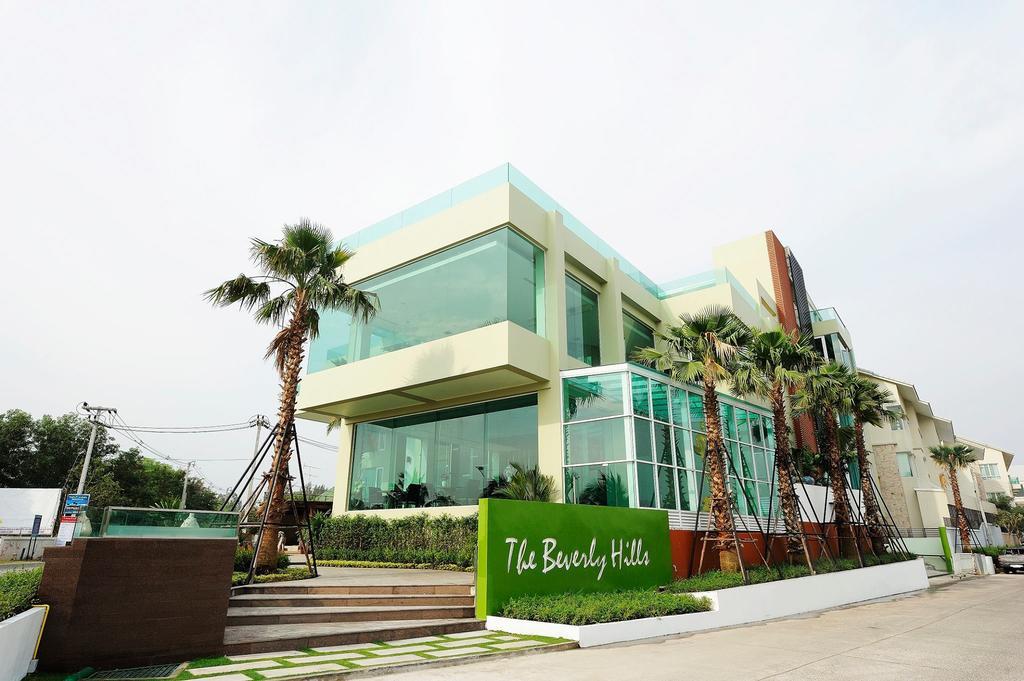 The Beverly Hills Hotel Накхонратчасима Экстерьер фото