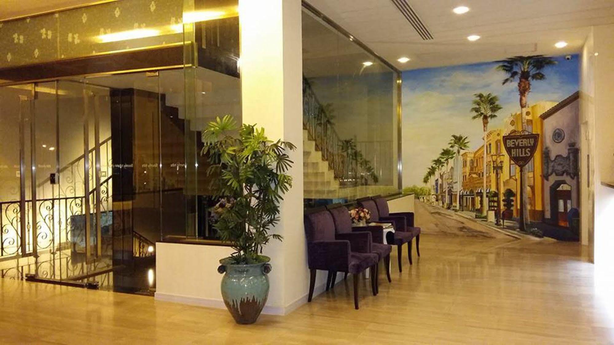 The Beverly Hills Hotel Накхонратчасима Экстерьер фото