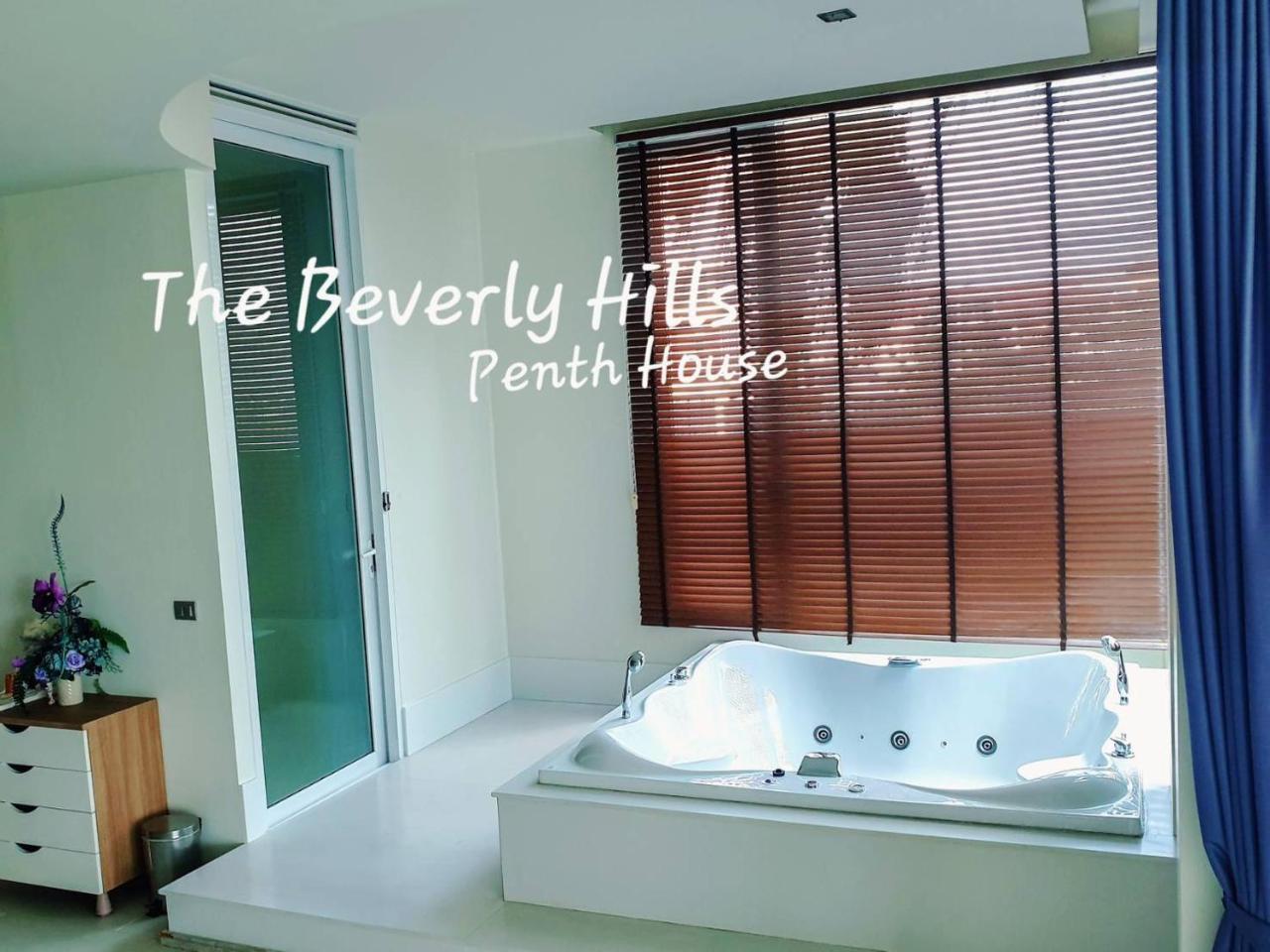 The Beverly Hills Hotel Накхонратчасима Экстерьер фото