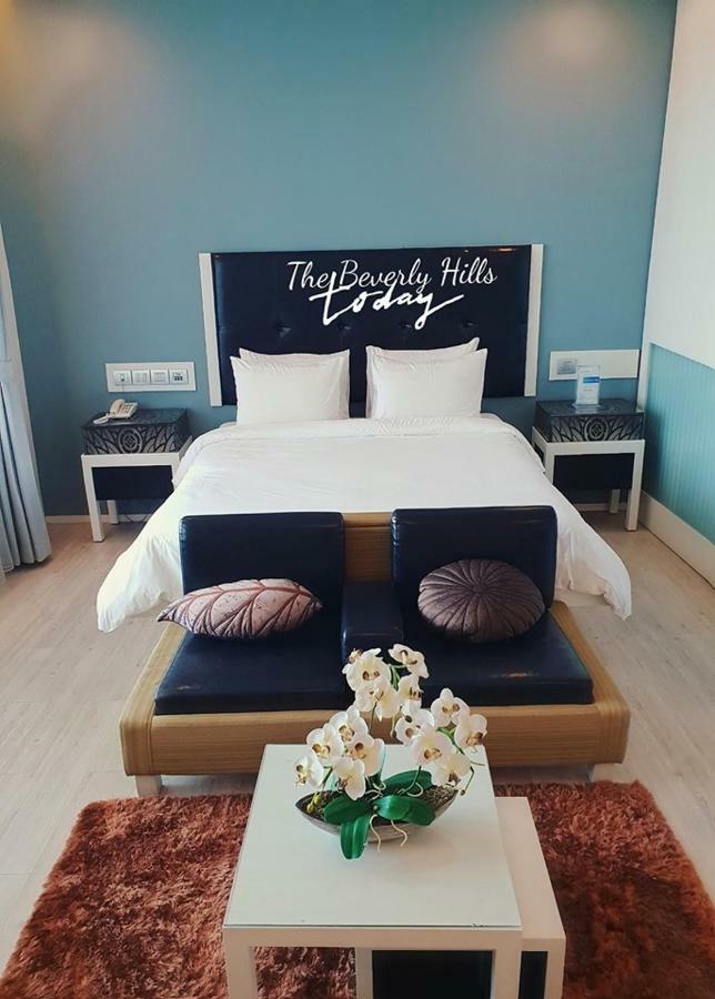 The Beverly Hills Hotel Накхонратчасима Экстерьер фото